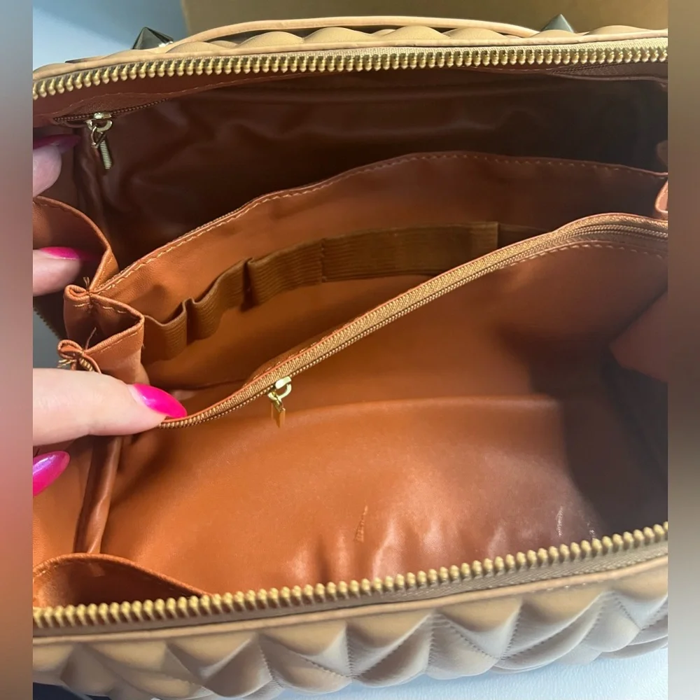 NWT Misvivaus Quilted Makeup Bag